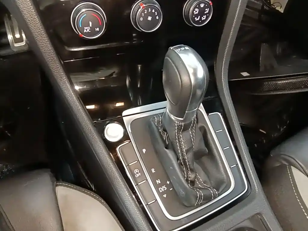 Volkswagen Golf — миниатюра 14