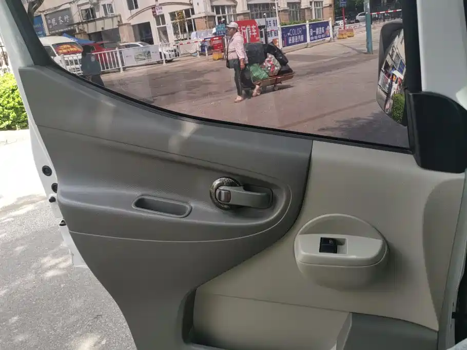 Nissan NV200 — миниатюра 7