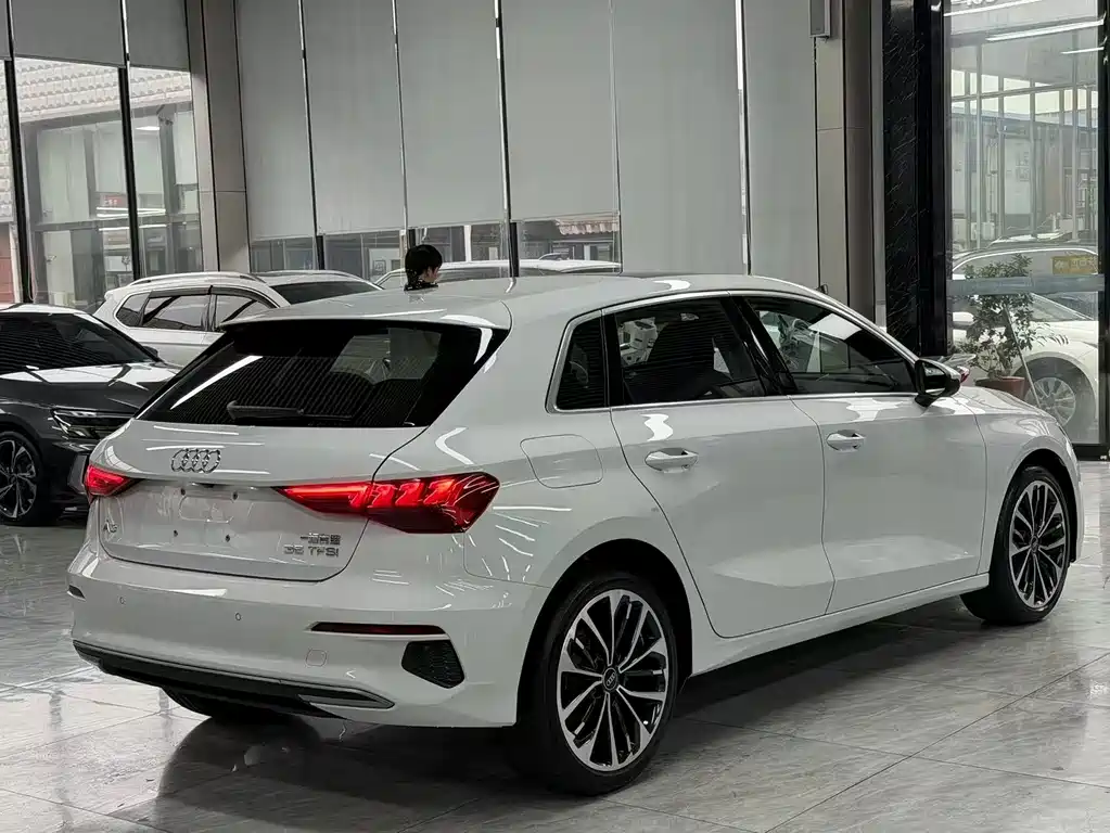 Audi A3 2023 Sportback 35 TFSI Luxury Sport