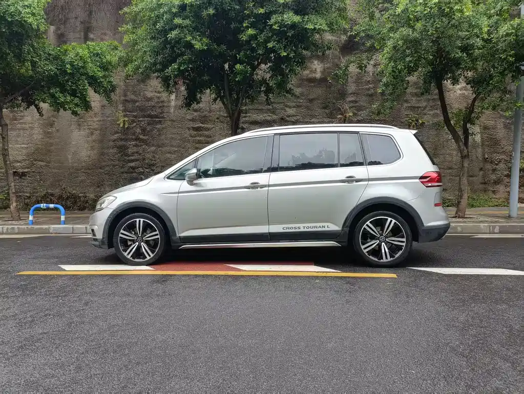 Volkswagen Touran — миниатюра 12