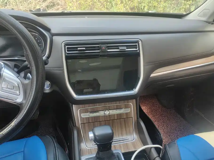 Roewe RX8 — миниатюра 13
