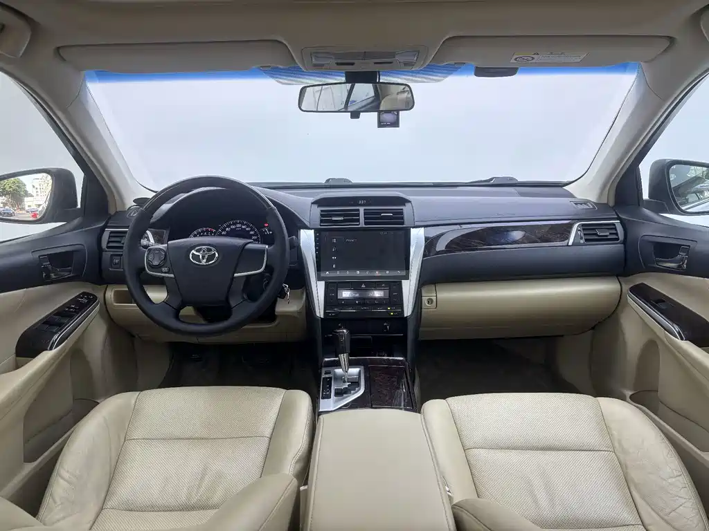 Toyota Camry — миниатюра 17