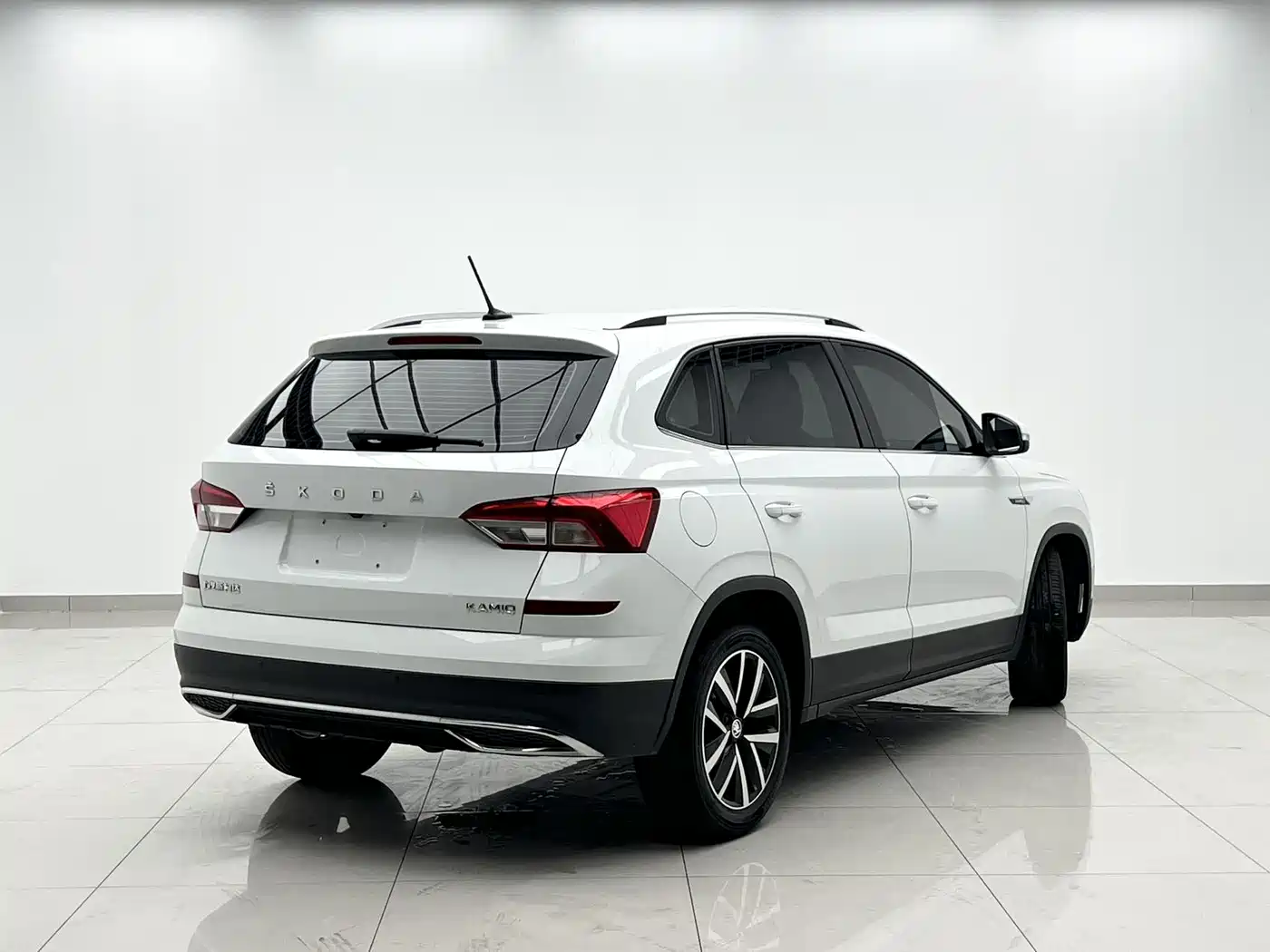Skoda Komick 2024 Белый из Китая
