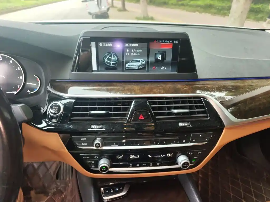 BMW 5 Series — миниатюра 6