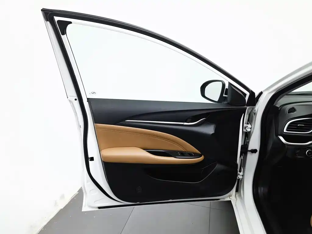 Buick Excelle — миниатюра 8