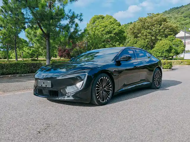 2025 Avatr 12