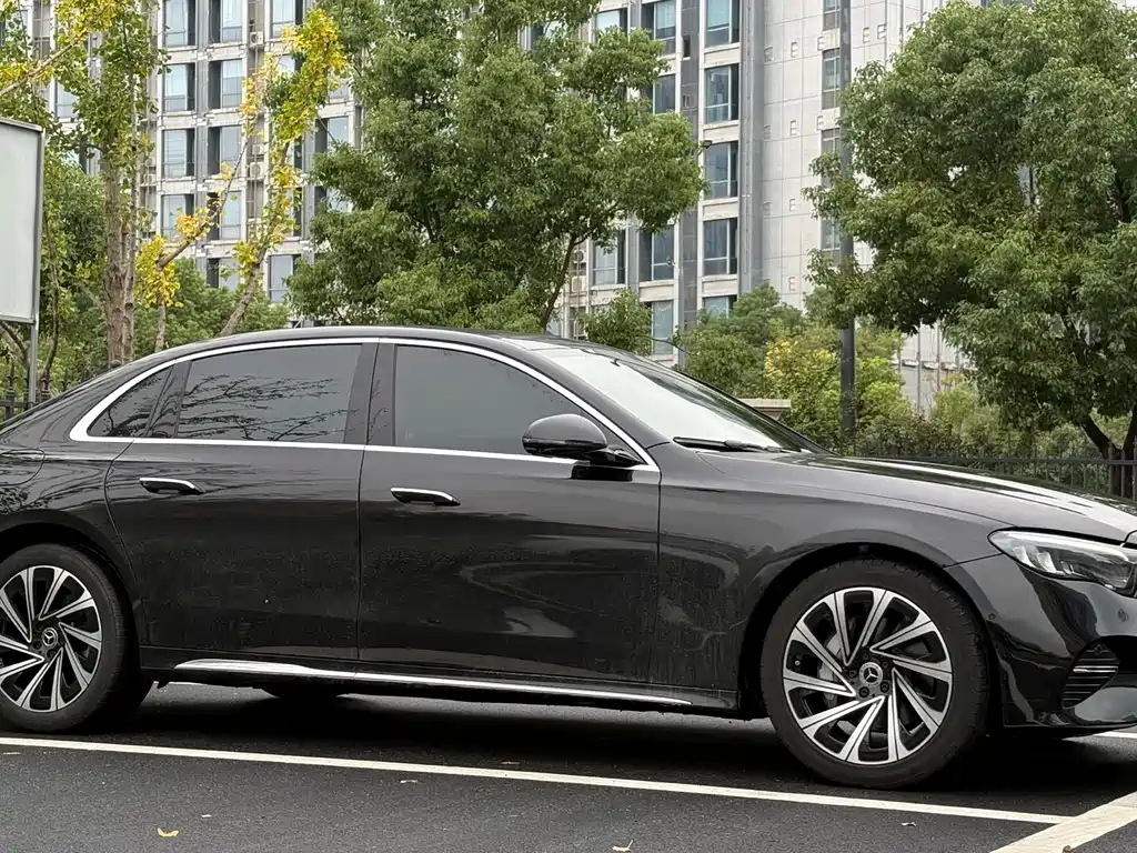 Mercedes-Benz E-Class — миниатюра 3