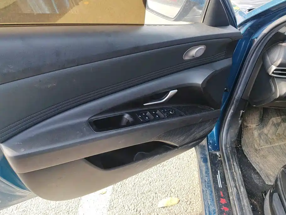 Hyundai Elantra — миниатюра 7