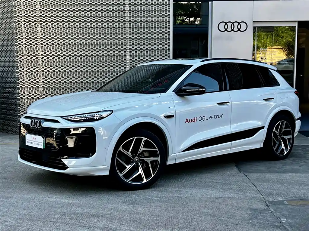 AUDI Q6L E TRON