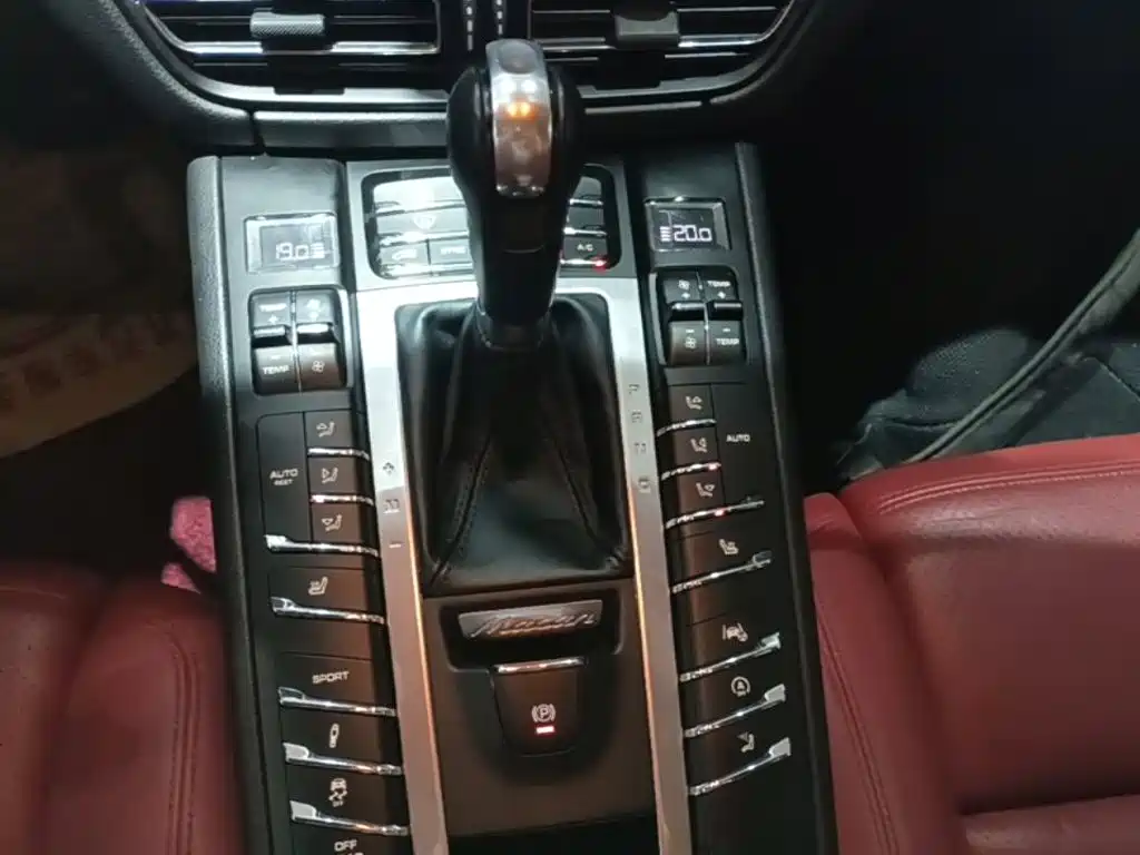 Porsche Macan — миниатюра 14