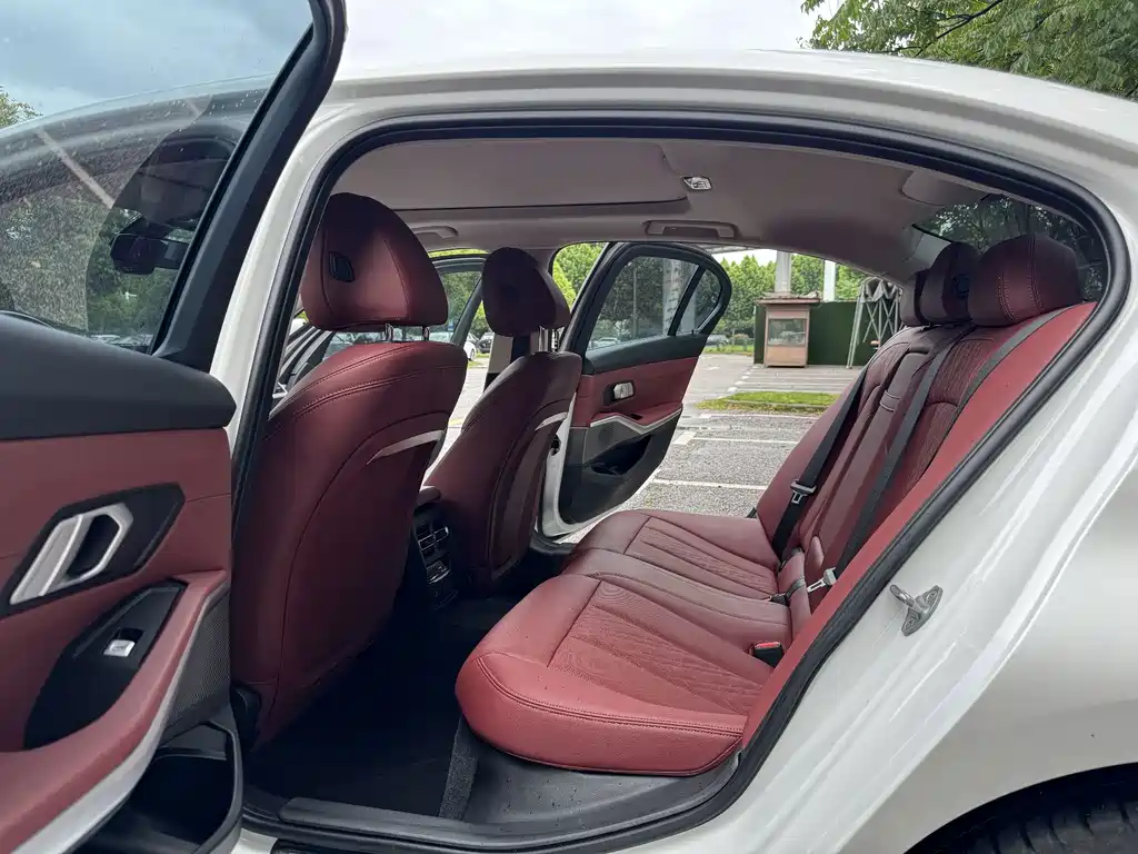 BMW 3 Series — миниатюра 8