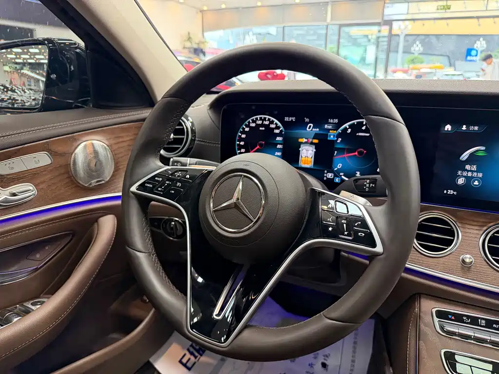 Mercedes-Benz E-Class — миниатюра 13