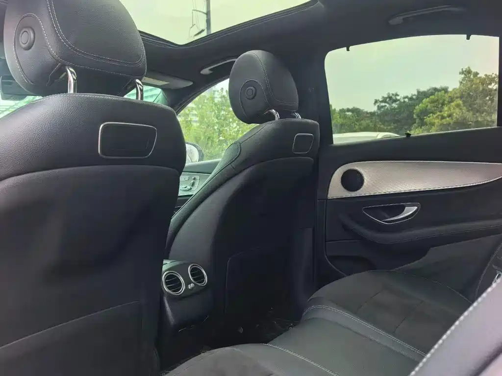Mercedes-Benz E-Class — миниатюра 5