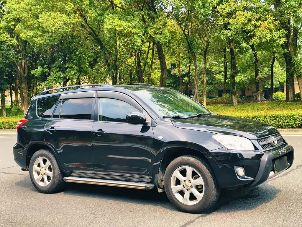 Toyota RAV4 — миниатюра 3