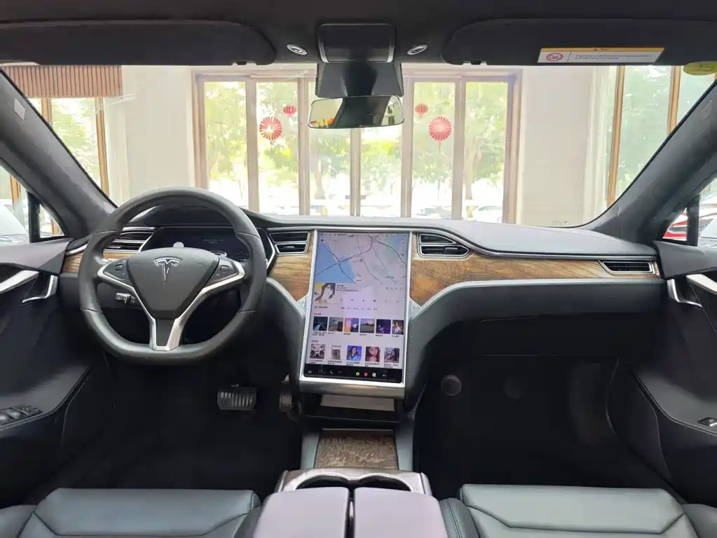TESLA MODEL S