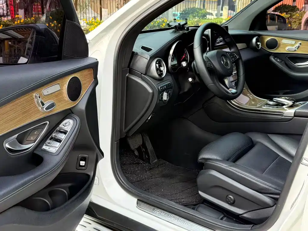 MERCEDES-BENZ GLC COUPE