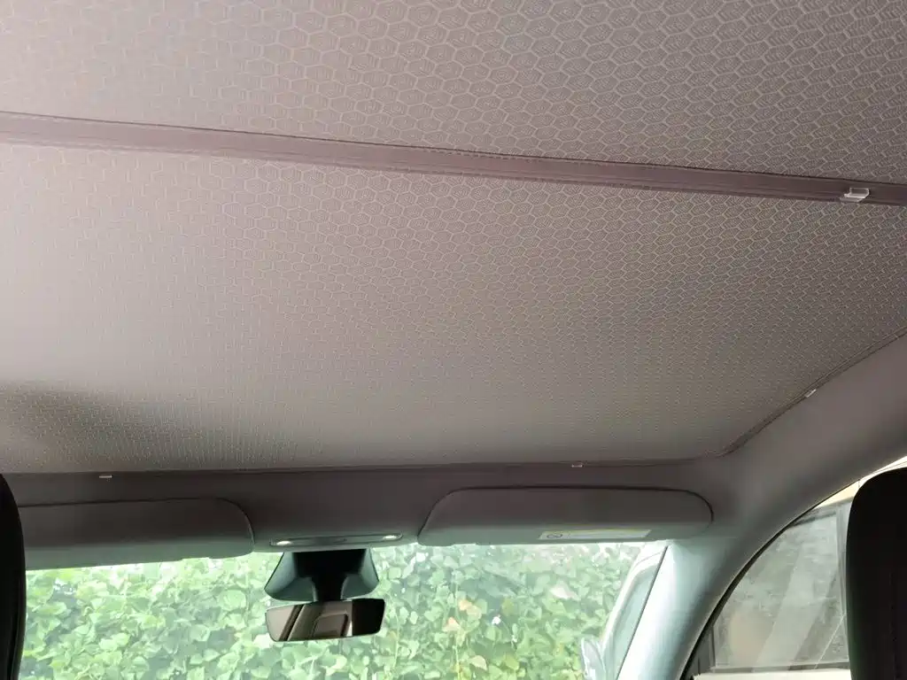 Tesla Model Y — миниатюра 9