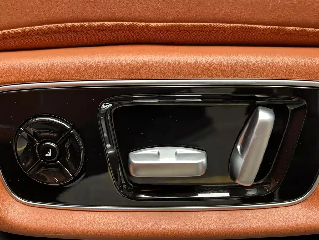 Li Auto Li L8 — миниатюра 10