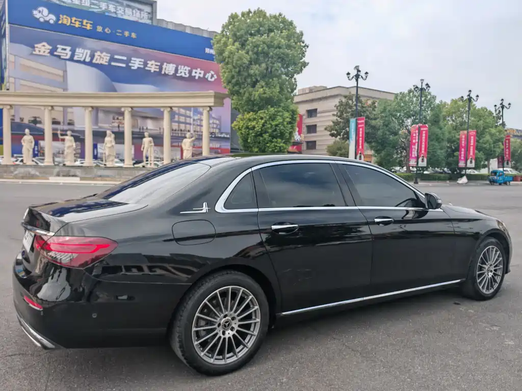 Mercedes-Benz E-Class — миниатюра 9