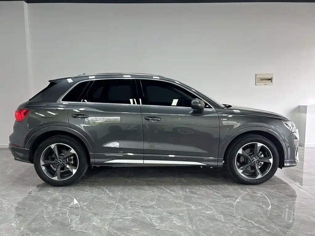 Audi Q3 2023 35 TFSI Fashion (1.4T)