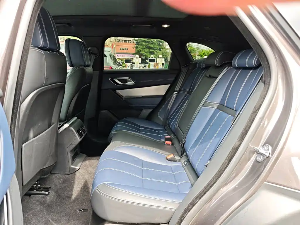 Land Rover Velar 250PS Shine Gold Collection Edition, фото 25