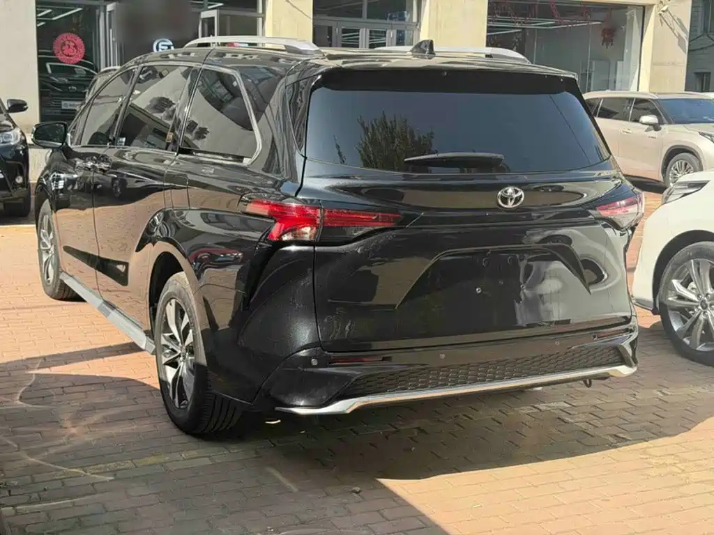 Toyota Granvia — миниатюра 10