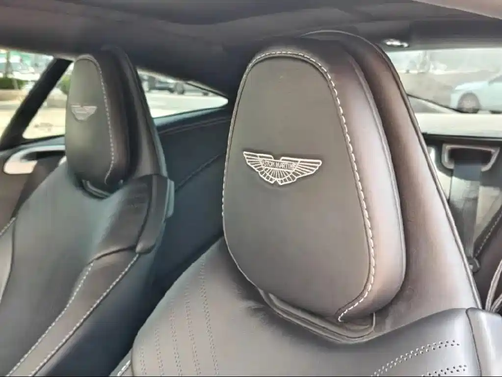Aston Martin DB11 — миниатюра 6