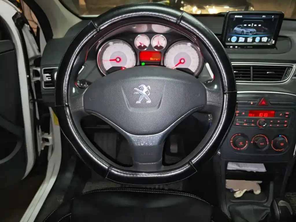 Peugeot 308 — миниатюра 11