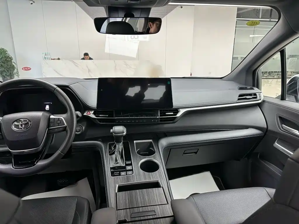Toyota Sienna — миниатюра 16