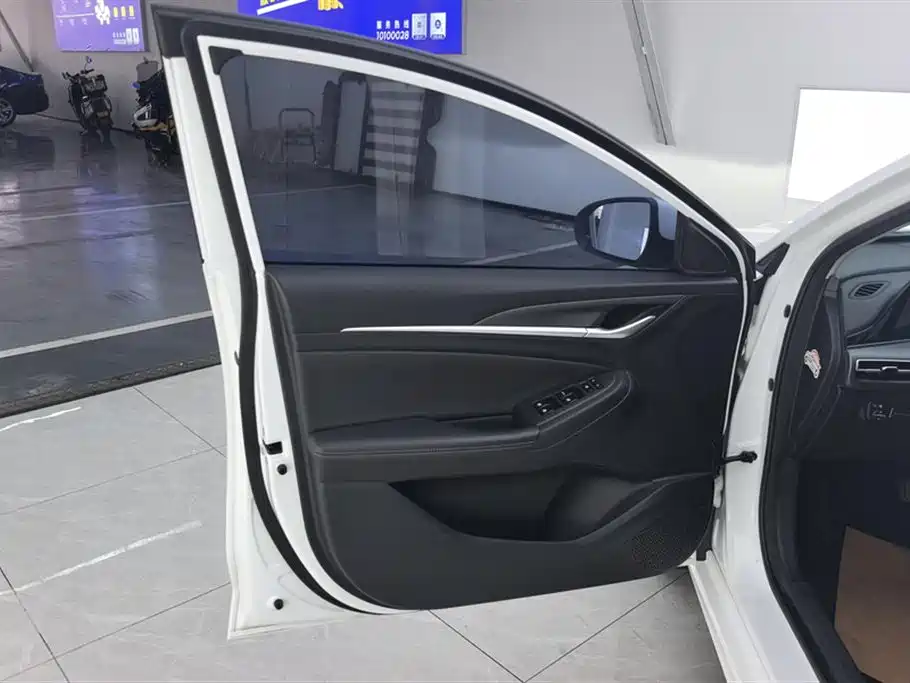Changan Eado 2022 PLUS 1.6L GDI CVT Luxury