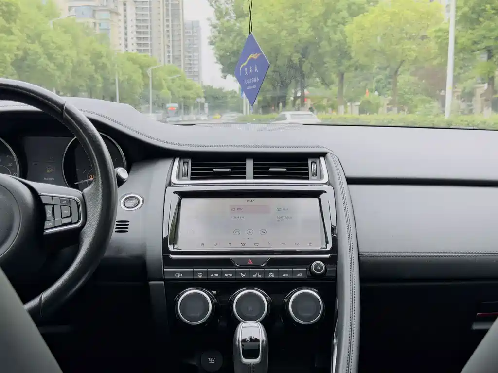 Jaguar E-PACE — миниатюра 7