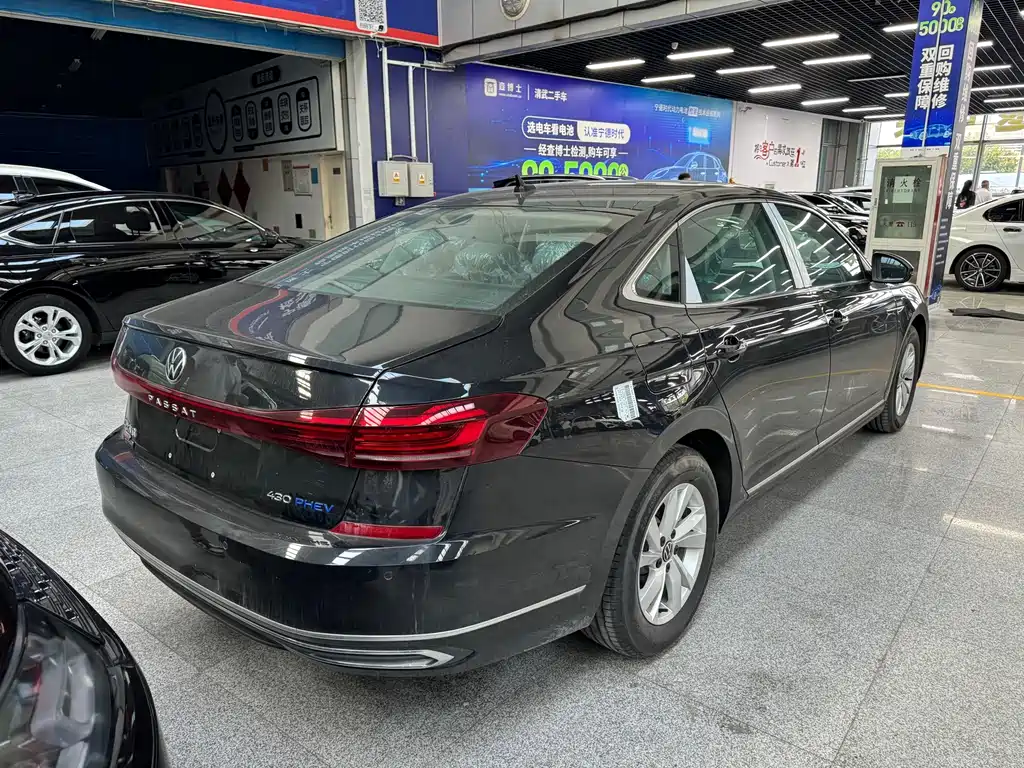 Volkswagen Passat PHEV — миниатюра 10
