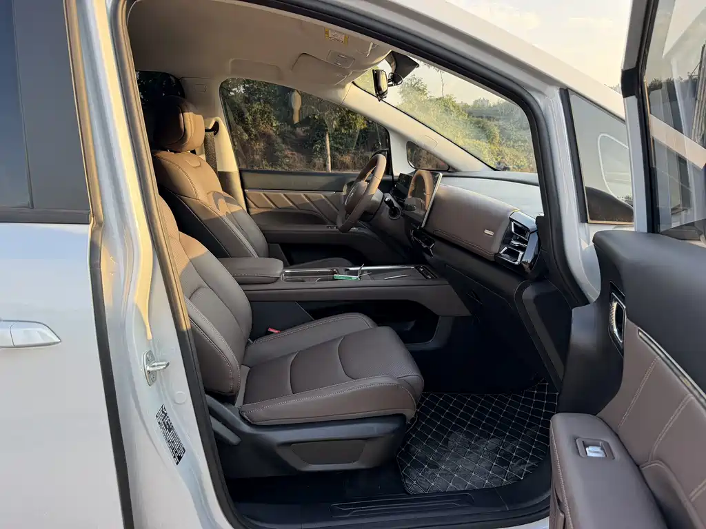Wuling Xingguang 730 New Energy — миниатюра 15