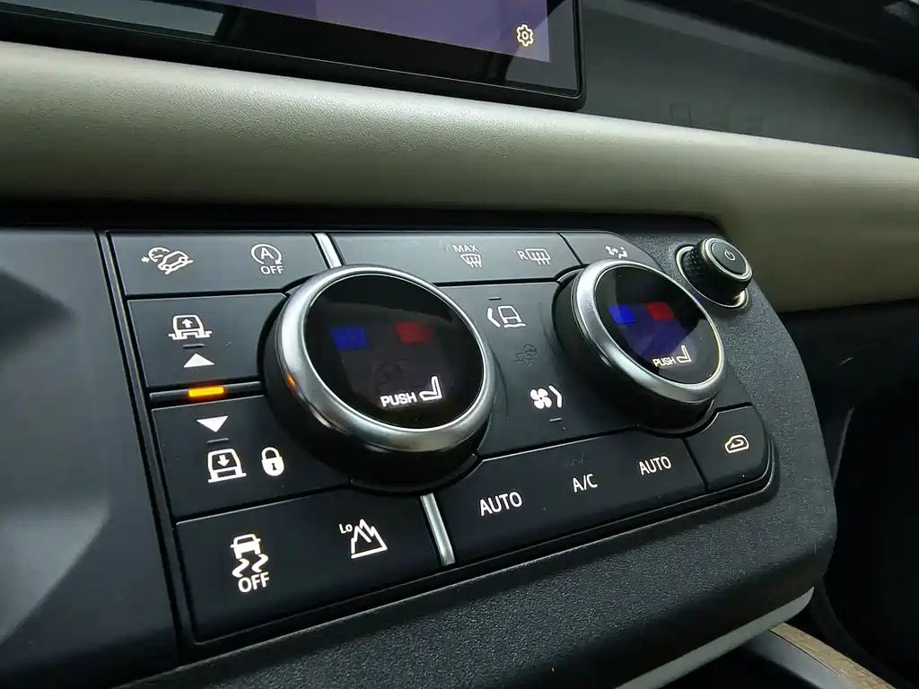 Land Rover Defender — миниатюра 17