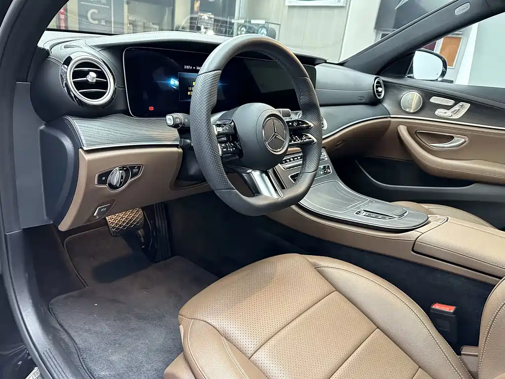 Mercedes-Benz E-Class — миниатюра 11
