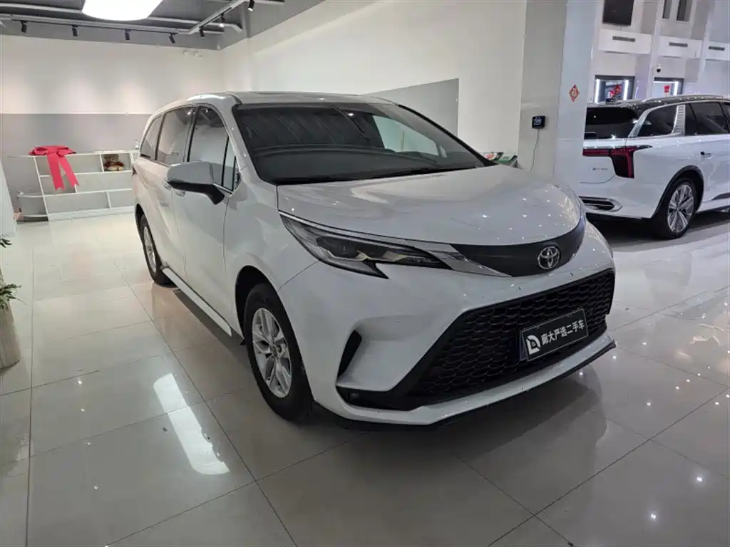 Toyota Granvia — миниатюра 3