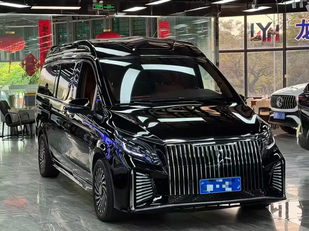 Mercedes-Benz Vito 2023 2.0T 7 мест