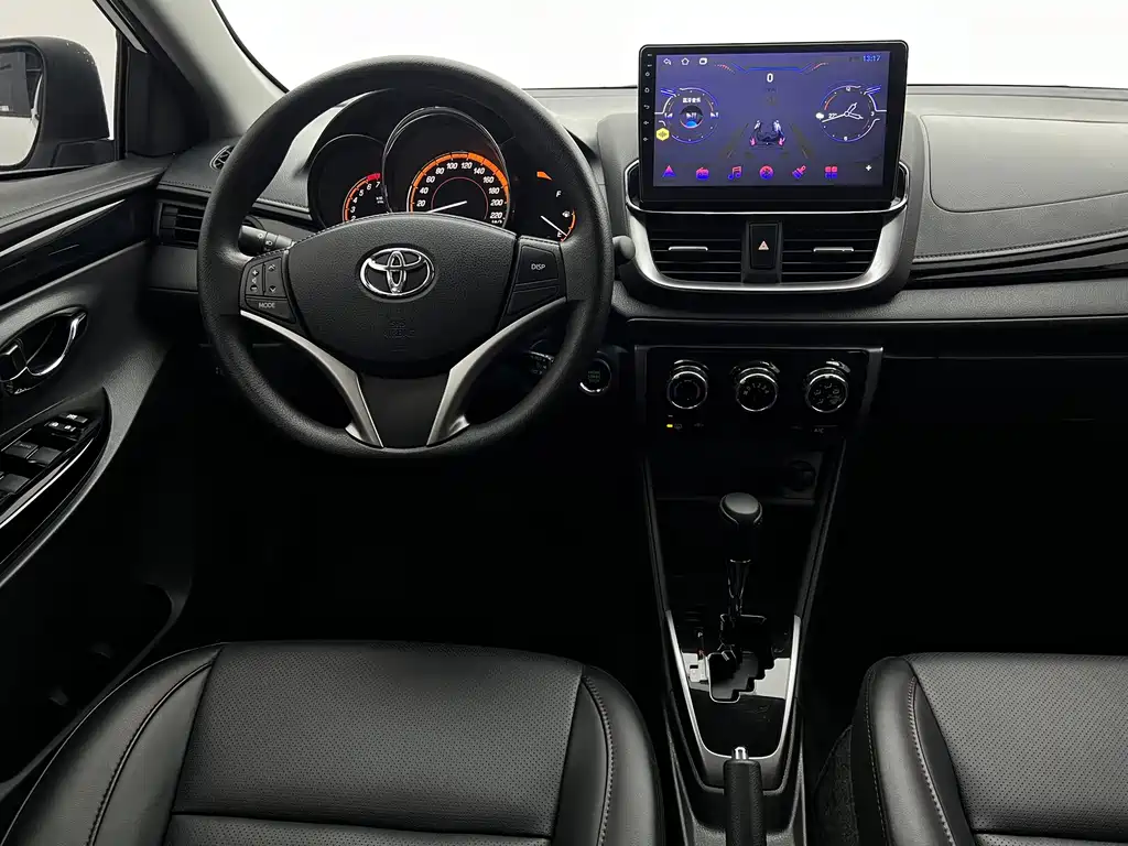 Toyota Yaris L — миниатюра 10