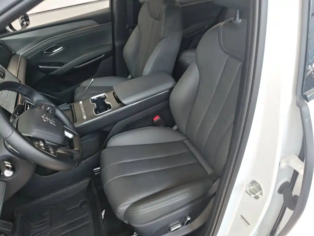 Заказать BYD L DM-i 2026 года за 2 667 819 ₽  из Китая
