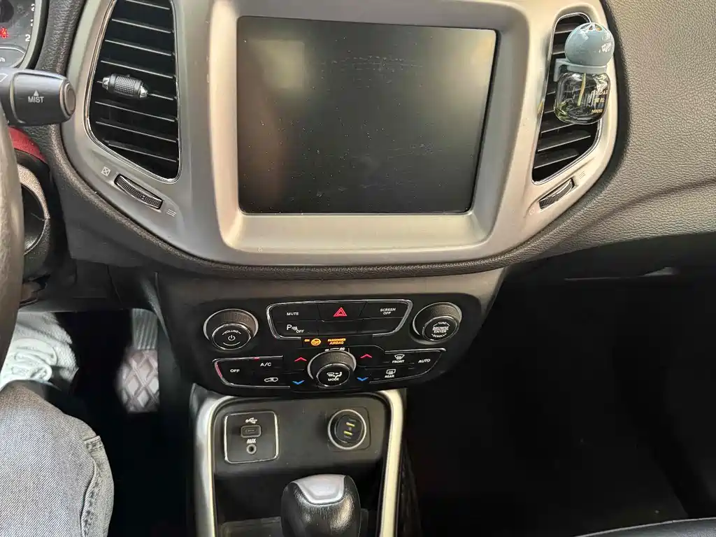 Jeep Compass — миниатюра 7