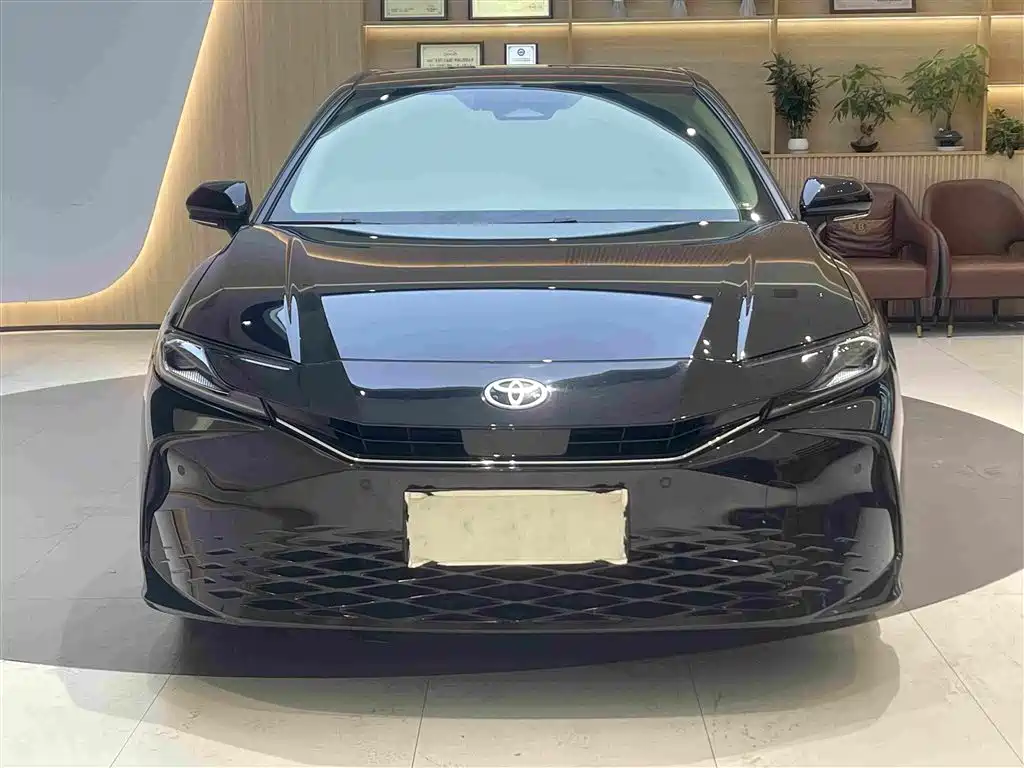 Toyota Camry — миниатюра 2