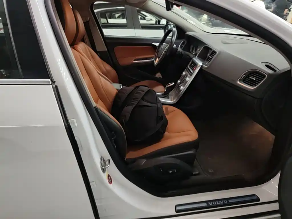 Volvo S60 — миниатюра 25