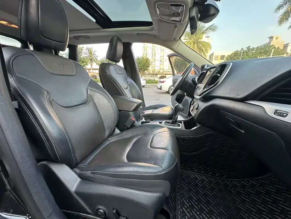 Jeep Cherokee — миниатюра 9