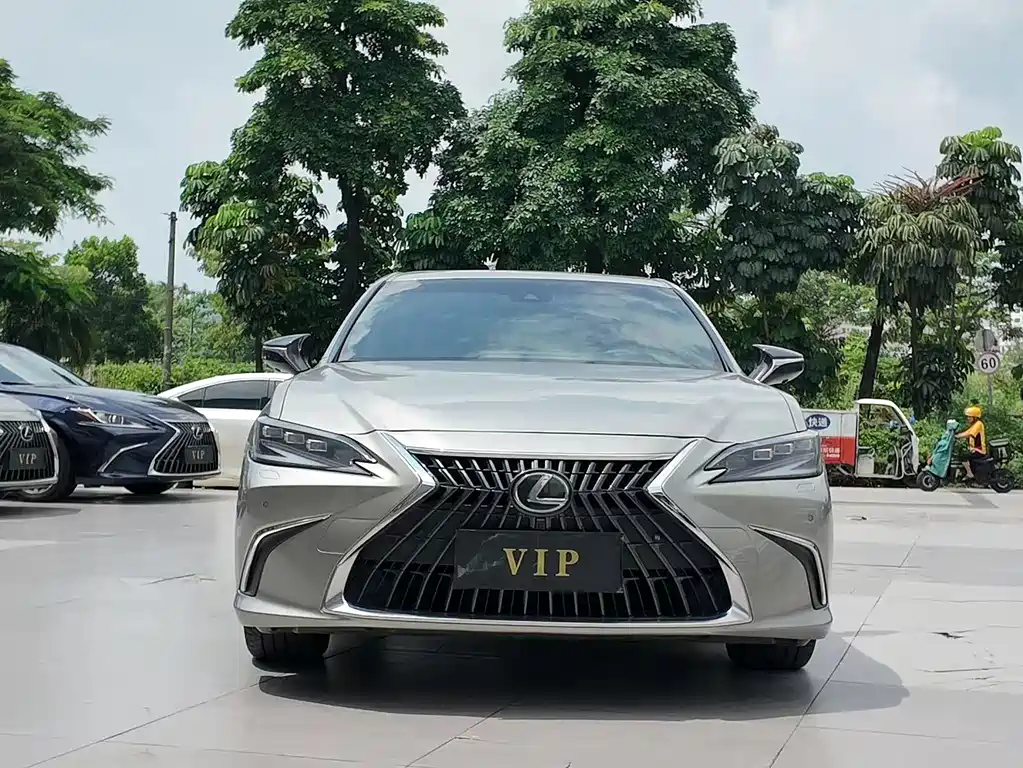 Lexus ES 2022 300h Premium