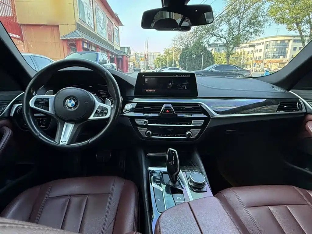 BMW 5 Series — миниатюра 10