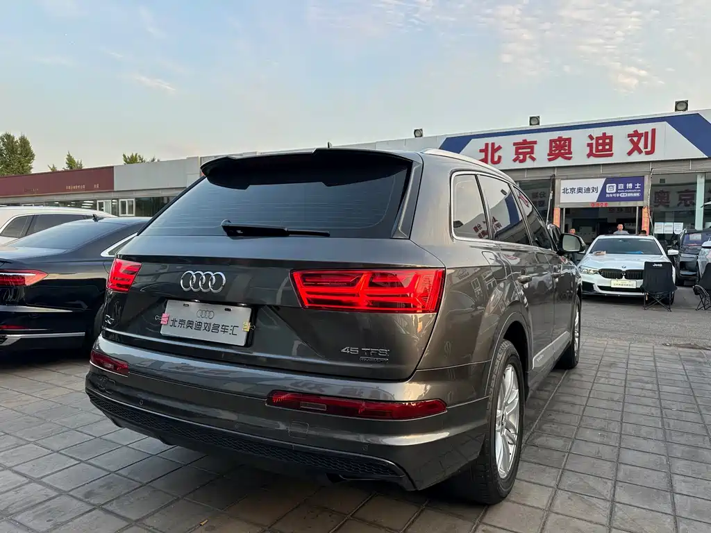 Audi Q7 — миниатюра 6