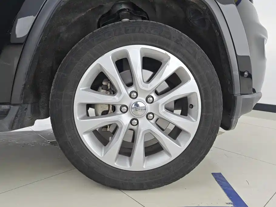 Jeep Grand Cherokee (Import) — миниатюра 6
