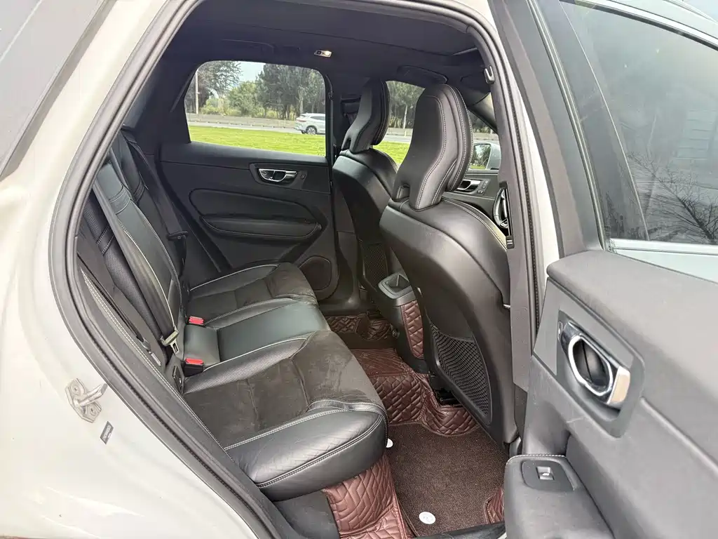 Volvo XC60 — миниатюра 12