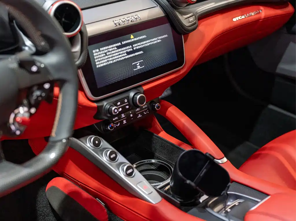 Ferrari GTC4Lusso — миниатюра 10