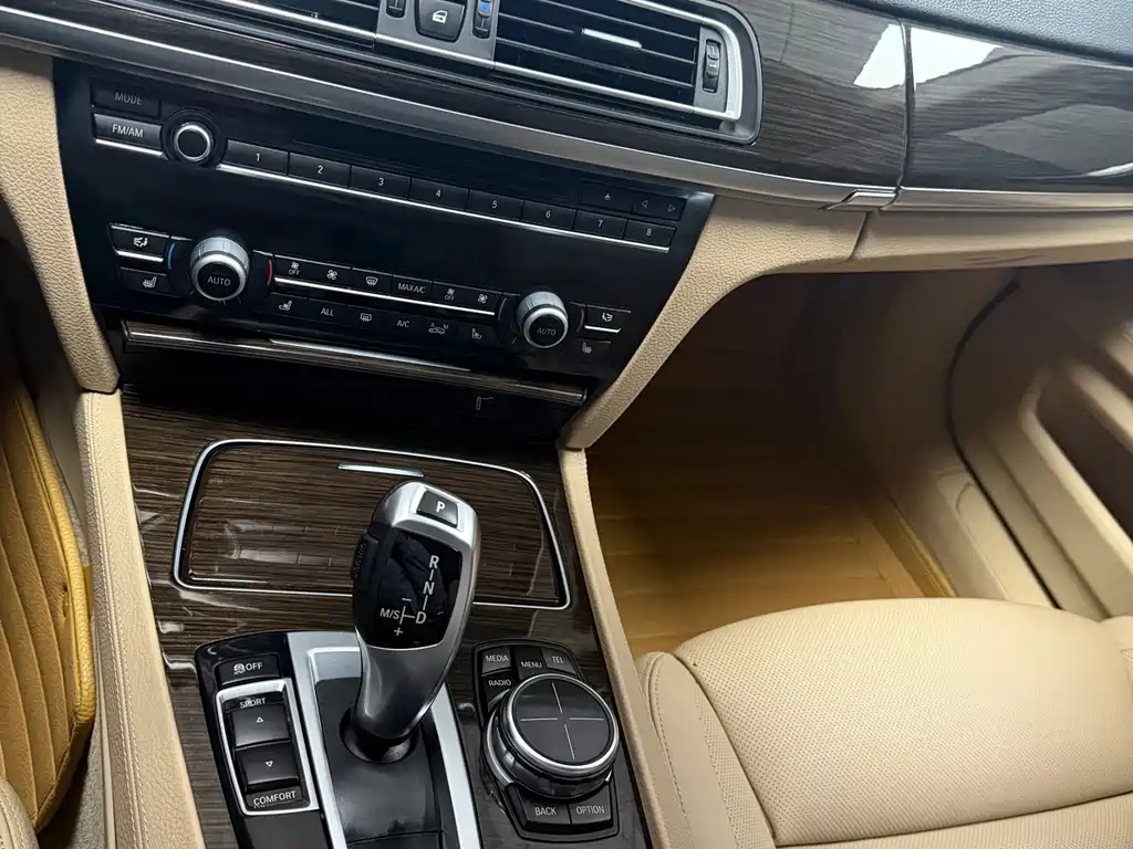BMW 7 Series 7 2013 740Li Lead